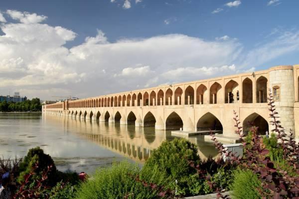 سی و سه پل اصفهان از نمایی که تاحالا ندیده بودید سی و سه پل اصفهان از نمایی که تاحالا ندیده بودید