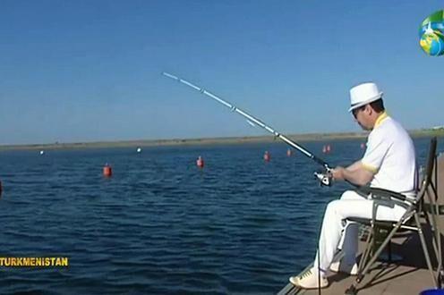 خبرنگاران ترکمنستان شنا و ماهیگیری در خزر را ممنوع نمود