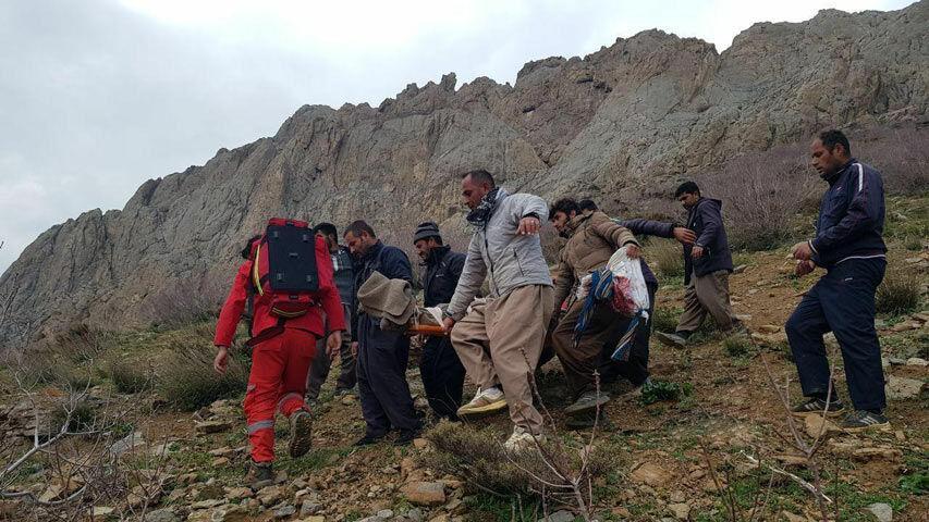 خبرنگاران یک گردشگر از ارتفاعات تفرجگاه آبشار آسیاب خرابه خبرنگاران یک توریست از ارتفاعات تفرجگاه آبشار آسیاب خرابه جلفا سقوط کرد