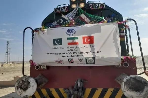 ورود قطار اکو به ایستگاه زاهدان ورود قطار اکو به ایستگاه زاهدان