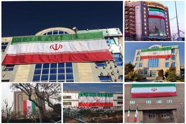 200 ابر پرچم روی بلندمرتبه های شهر نصب شد 200 ابر پرچم روی بلندمرتبه های شهر نصب شد