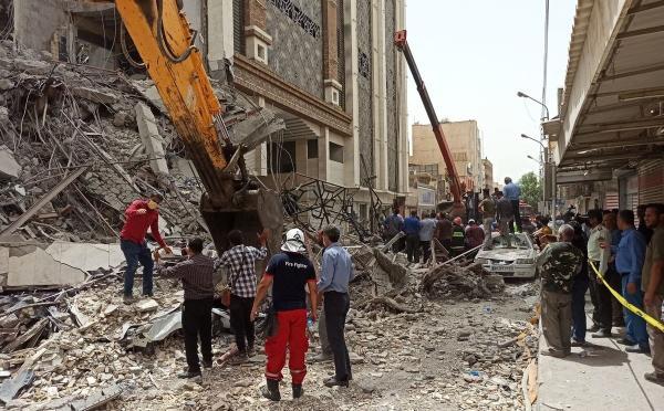 اظهارنظر استاندار خوزستان درباره علت فرو ریختن متروپل اظهارنظر استاندار خوزستان درباره دلیل فرو ریختن متروپل