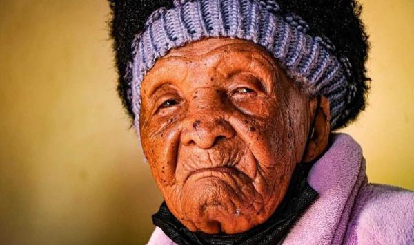 مسن ترین زن دنیا پس از تجربه زندگی در 3 قرن مختلف در 128 سالگی درگذشت