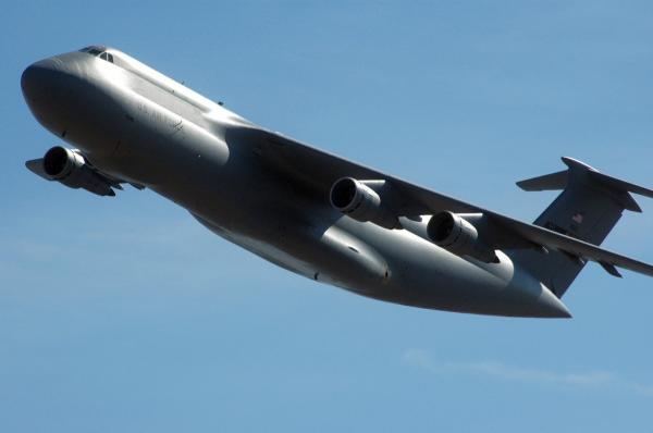 لحظه باشکوه تیک آف لاکهید سی 5 بزرگترین هواپیمای ترابری نظامی دنیا